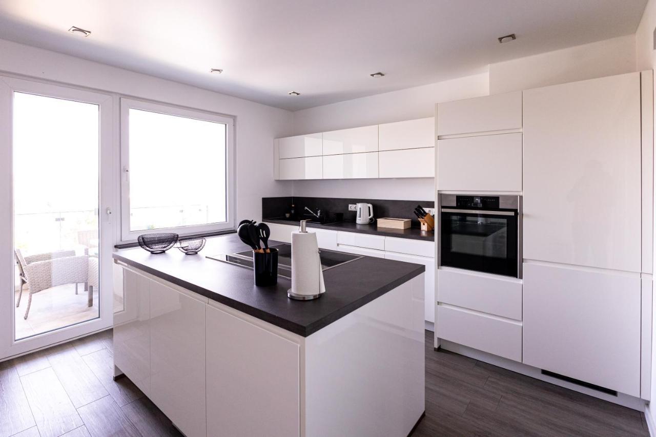 Design Apartment Zentral Fuer 6 In Andernach: Ausblick, Wifi, Kueche Exterior photo