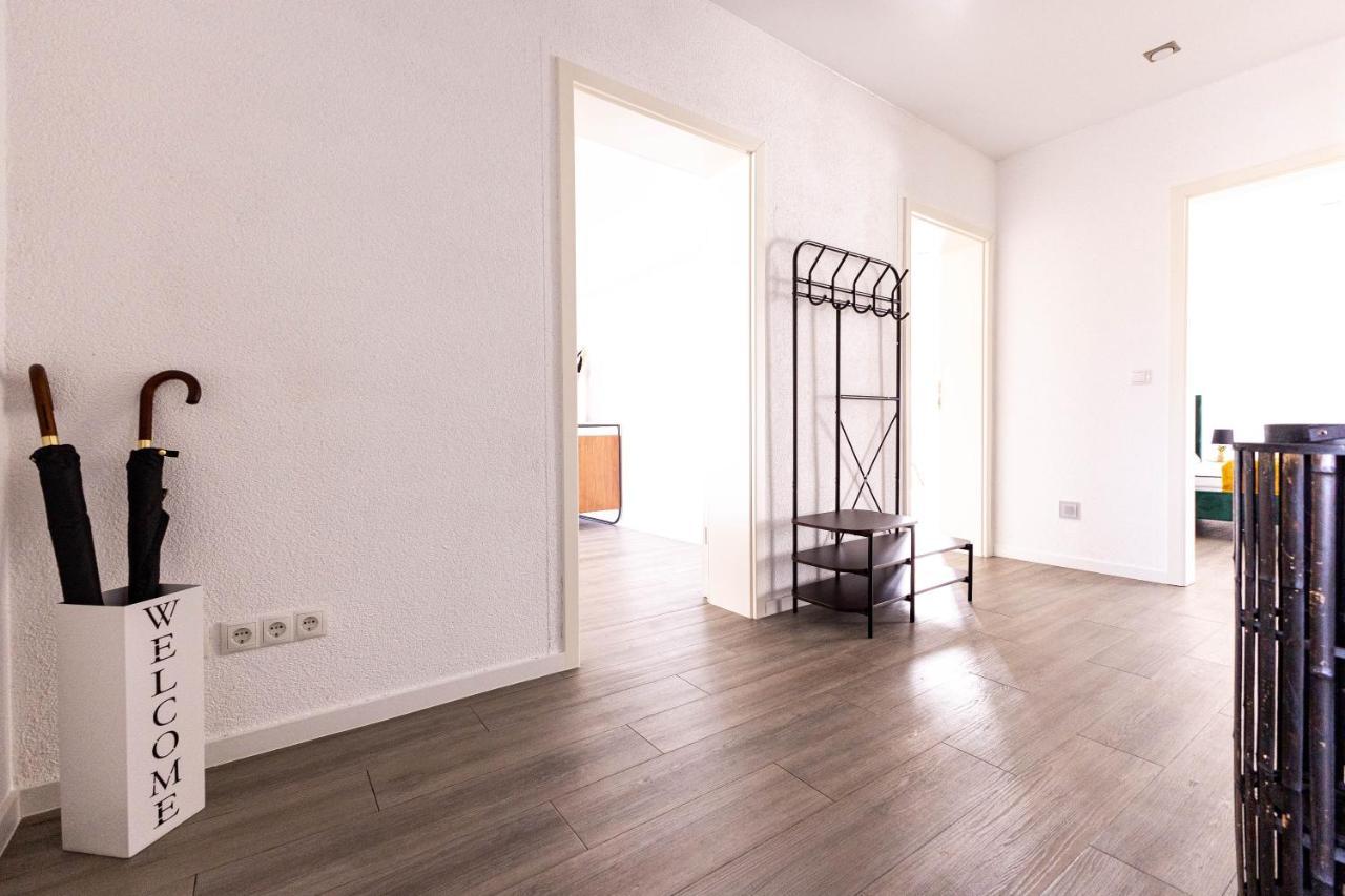 Design Apartment Zentral Fuer 6 In Andernach: Ausblick, Wifi, Kueche Exterior photo