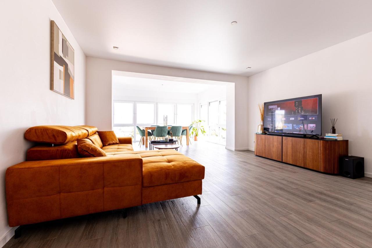 Design Apartment Zentral Fuer 6 In Andernach: Ausblick, Wifi, Kueche Exterior photo